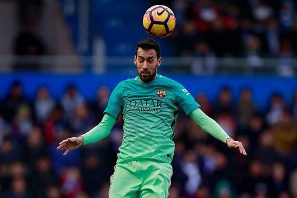 Deportivo Alaves v FC Barcelona - La Liga
